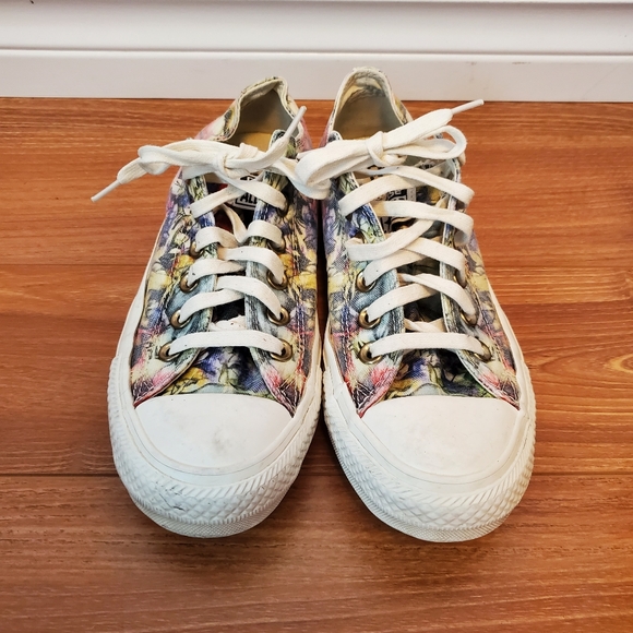 Low Top Converse - Picture 2 of 2